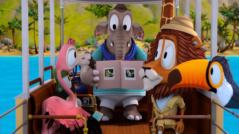 Frau Emily (Elefant) zeigt den anderen Tieren ihr Album mit Möwenbildern. – Bild: ZDF/​Gaumont Animation/​PP Animation III Inc.