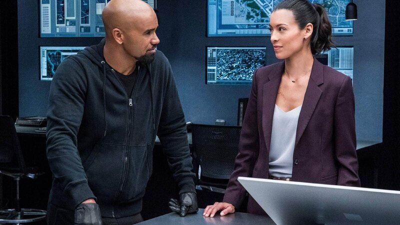 Daniel „Hondo“ Harrelson (Shemar Moore), Stephanie Sigman (Jessica Cortez) – Bild: TVNOW / Sony Pictures Television Inc. and CBS Studios Inc. Daniel „Hondo“ Harrelson (Shemar Moore), Stephanie Sigman (Jessica Cortez) – Bild: TVNOW / Sony Pictures Television Inc. and CBS Studios Inc.