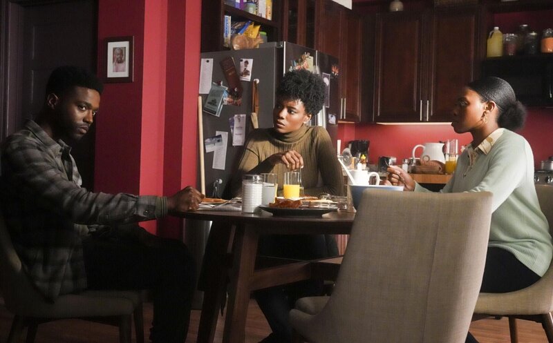 (v.l.n.r.) Bryan Wallace (Darius Jordan Lee); Special Agent Tiffany Wallace (Katherine Renee Kane); Erika Wallace (Adrienne Walker) – Bild: David M. Russell