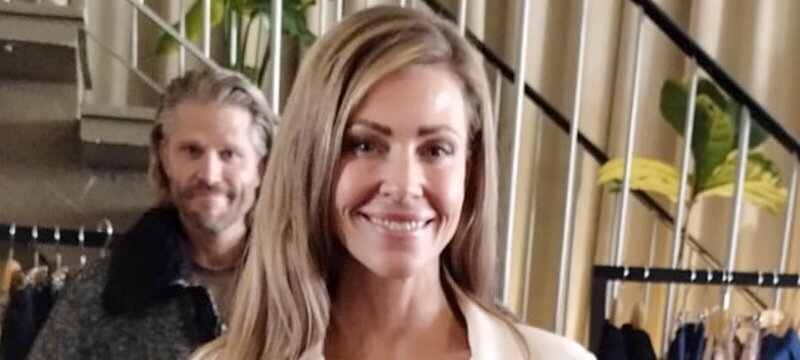 V. l.: Begleitung Paul Janke, Kandidatin Anne – Bild: RTL /​ Constantin Ent.