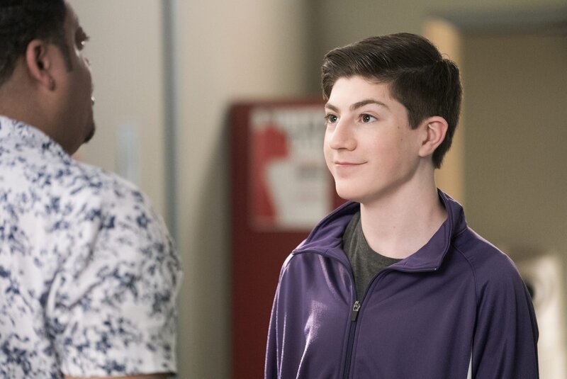 Kenneth (Cedric Yarbrough, l.); Ray DiMeo (Mason Cook, r.) – Bild: 2017⁠–⁠2018 American Broadcasting Companies. All rights reserved. Lizenzbild frei