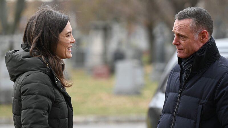 Kim Burgess (Marina Squerciati) und Hank Voight (Jason Beghe) – Bild: AXN Black