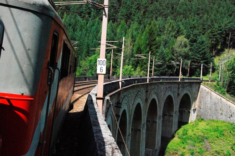 Auf der Semmeringbahn. – Bild: SWR