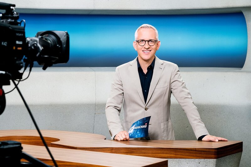 Gion-Duri Vincenz – Moderator Rundschau – Bild: SRF/​Oscar Alessio
