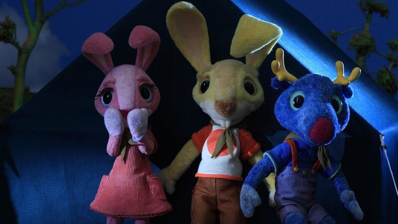 Guetnachtgschichtli Flapper & Fründe Staffel 1 Folge 5 Flapper und seine Freunde werden im Zeltlager von den Fieslingen Fuchs und Wolf erschreckt. Aber das Team schlägt zurück. – Bild: SRF