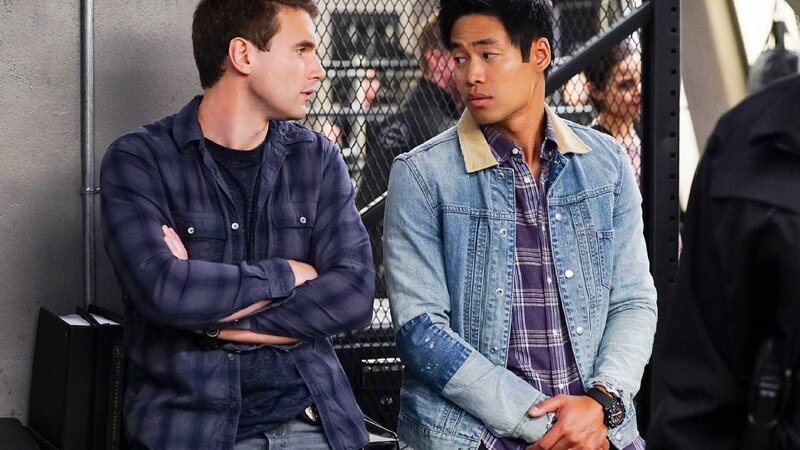 Jim Street (Alex Russell, l.), Victor Tan (David Lim) – Bild: TVNOW /​ Sony Pictures Television Inc. and CBS Studios Inc.