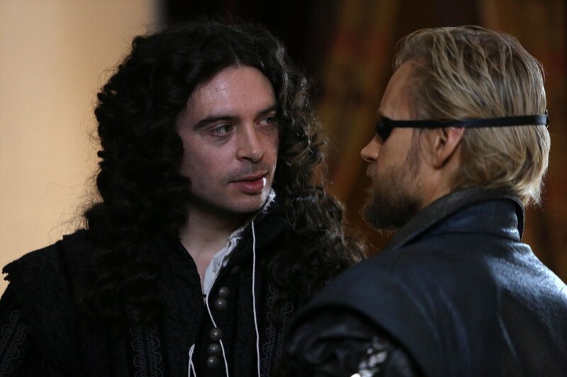 König Ludwig XIII. (Ryan Gage, l.); Rochefort (Marc Warren, r.) – Bild: BBC 2015 /​ Dusan Martincek Lizenzbild frei