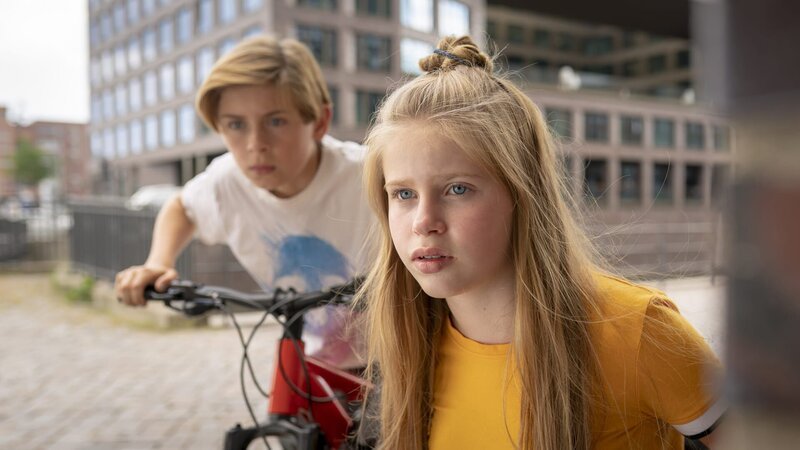Jonny und Pippa auf Beobachtungsposten – Bild: NDR/​Letterbox Filmproduktion/​Boris Laewen