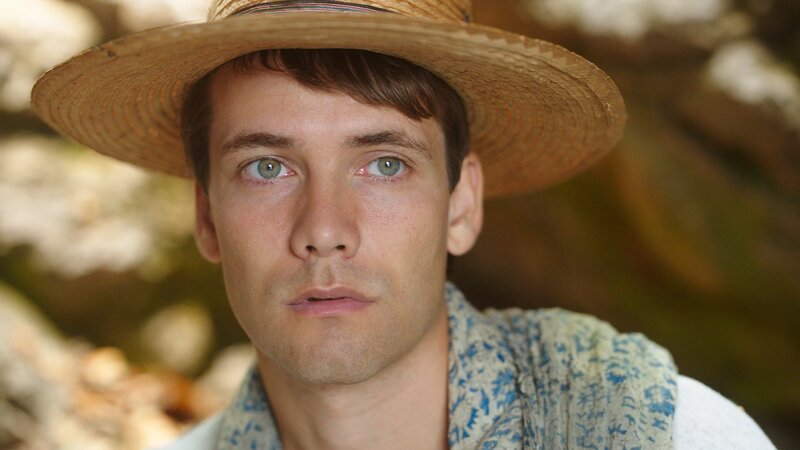 Lucian Ainsworth (Oliver Dench) – Bild: AXN White