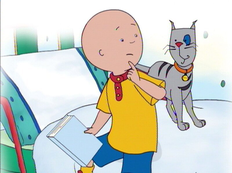 Caillou liest ein spannendes Piratenbuch. Doch ständig wird er beim Lesen gestört. – Bild: SUPER RTL