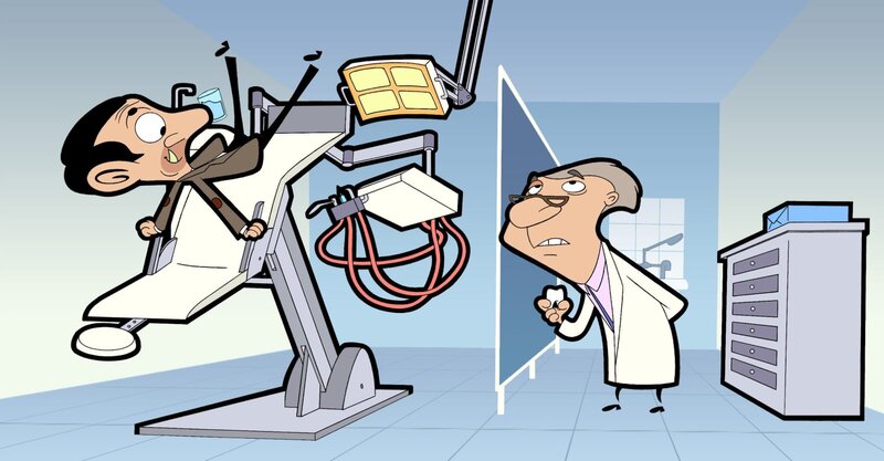 v.li.: Mr. Bean, Dr. Fangpuller – Bild: Mr Bean TM and © Tiger Aspect Productions Ltd 2002 /​ © Tiger Aspect Productions Ltd 2020