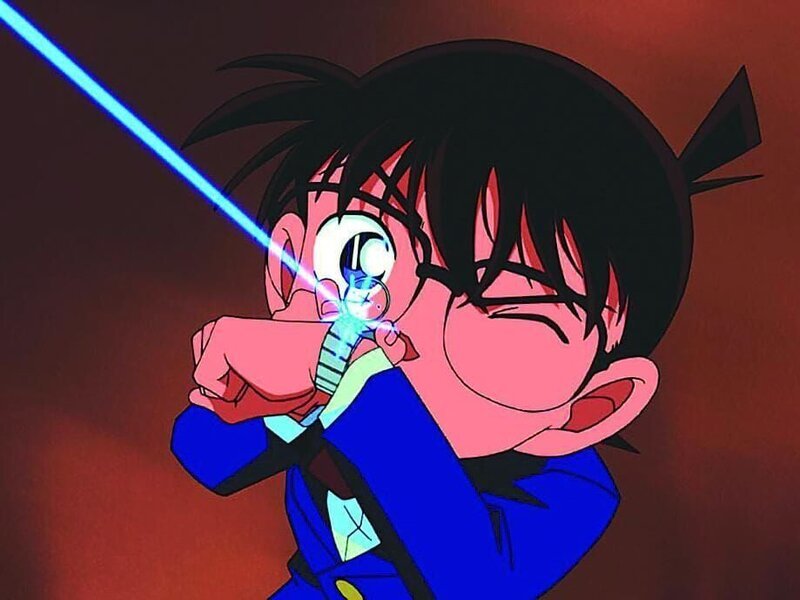 Der eigentlich 17-Jährige Shin’ichi Kudo muss nun im Körper eines Grundschülers Fälle lösen, ohne erkannt zu werden, und nennt sich ab sofort Conan Edogawa … – Bild: Gosho Aoyama /​ Shogakukan, YTV, TMS 1996 Lizenzbild frei