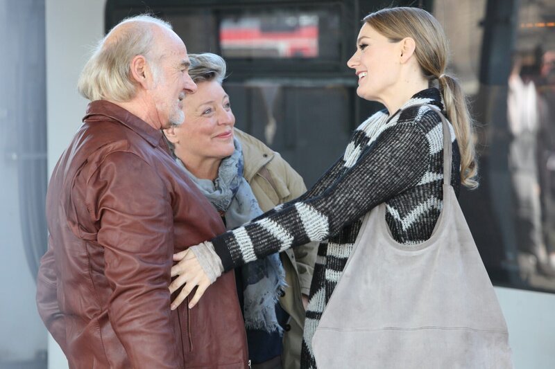 In "Knallerfrauen" tut Martina Hill wonach ihr der Sinn steht - hemmungslos und unangepasst ... – Bild: SAT.1 / Frank Hempel In "Knallerfrauen" tut Martina Hill wonach ihr der Sinn steht - hemmungslos und unangepasst ... – Bild: SAT.1 / Frank Hempel