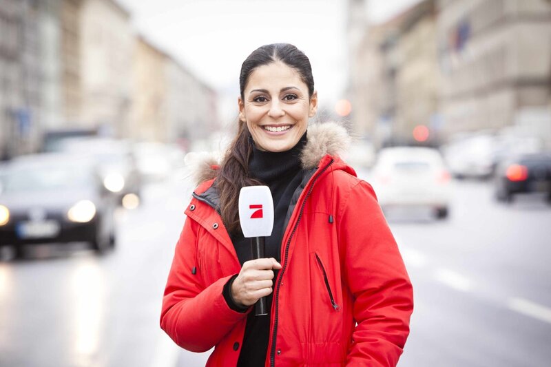 Als Reporterin für „Galileo“ unterwegs: Funda Vanroy … – Bild: ProSieben /​ Benedikt Müller
