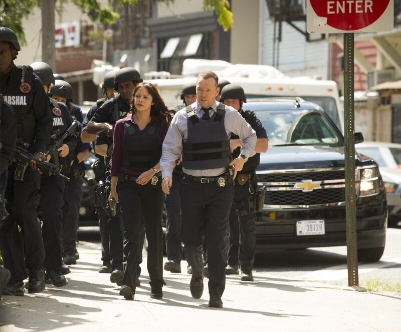 L-R: Marisa Ramirez als Det. Maria Baez, Donnie Wahlberg als Danny Reagan. – Bild: CBS Broadcasting Inc. /​ Jeffrey Neira