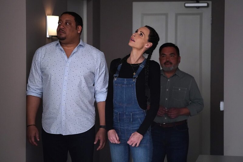 Kenneth (Cedric Yarbrough, l.); Maya DiMeo (Minnie Driver, r.) – Bild: 2018⁠–⁠2019 American Broadcasting Companies. All rights reserved. Lizenzbild frei