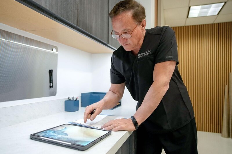 Terry Dubrow – Bild: E! Entertainment Television, LLC