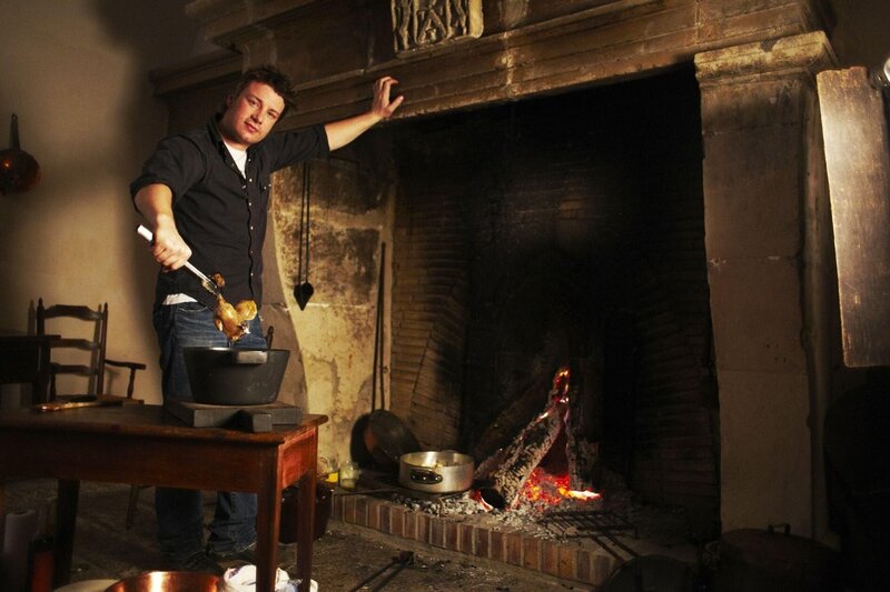 Die Serie mit Jamie Oliver ist ein einziges Abenteuer. In jeder Folge erforscht der Kult-Koch die Küche eines anderen Landes und macht dabei aufregende Entdeckungen. – Bild: RTL