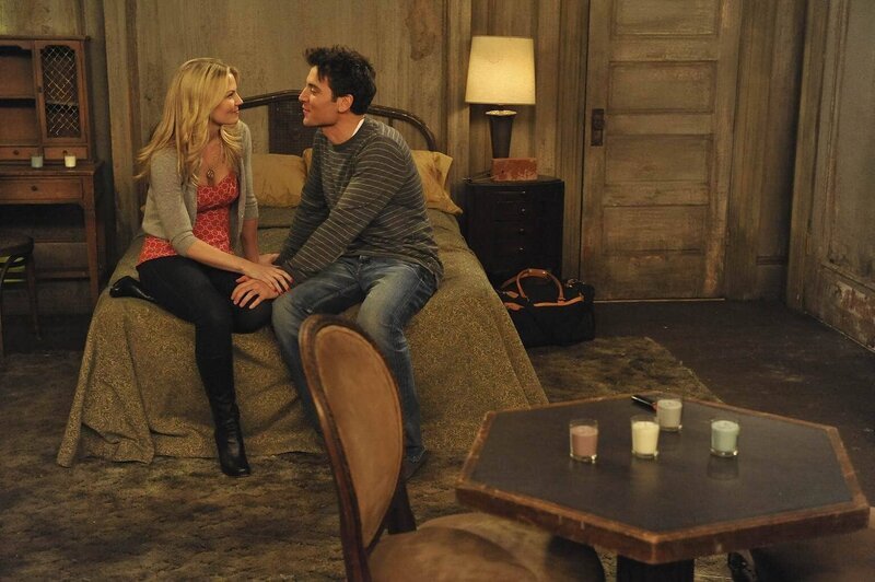 Verbringen eine ganz besondere Nacht miteinander: Ted (Josh Radnor, r.) und Zoey (Jennifer Morrison, l.) … – Bild: 20th Century Fox International Television Lizenzbild frei