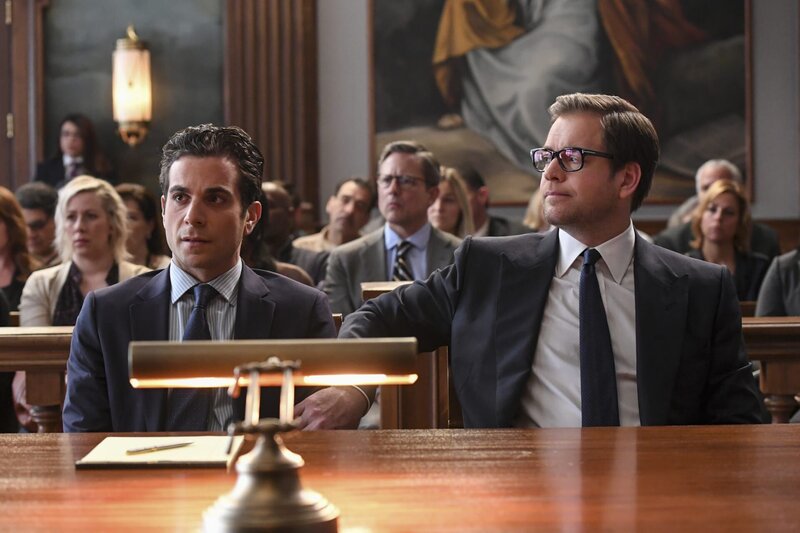 Elliot Miles (Frank De Julio, l.); Dr. Jason Bull (Michael Weatherly, r.) – Bild: David Giesbrecht /​ © 2018 CBS Broadcasting, Inc. All Rights Reserved. /​ David Giesbrecht