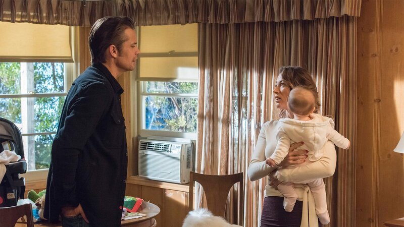 Raylan Givens (Timothy Olyphant) und Winona Hawkins (Natalie Zea) – Bild: AXN