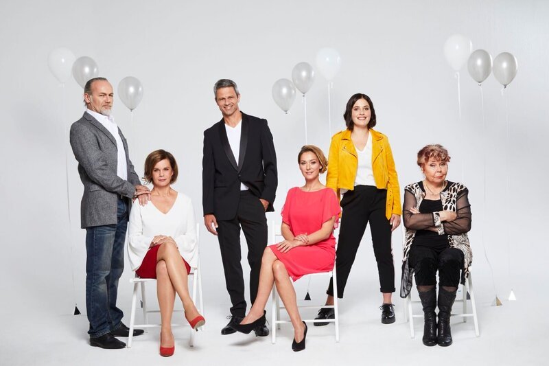 V.l.: Luca Maric, Petra Blossey, Jens Hajek, Astrid Leberti, Linda König, Andrea Brix – Bild: Die Verwendung des Materials der Mediengruppe RTL ist nur zur redaktionellen Berichterstattung im Zusammenhang mit der Sendung