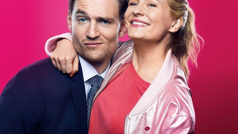 Jenny (Birte Hanusrichter), Maximilian (August Wittgenstein) – Bild: TVNOW