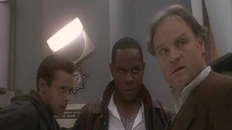 Julian Bashir (Alexander Siddig), Benjamin ‚Ben‘ Sisko (Avery Brooks) und Webb (Bill Smitrovich) – Bild: Tele 5