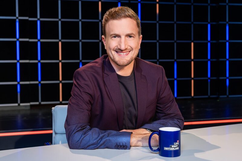 Host Stefan Büsser – Bild: SRF/​Gian Vaitl