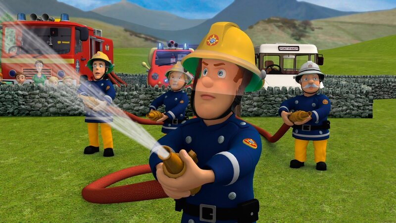 Fireman Sam. An der Küste des englischen Wales, zwischen malerischen Klippen und bewaldeten Hügeln, liegt das kleine Hafenstädtchen Pontypandy. Hier leben Feuerwehrmann Sam und seine Freunde. – Bild: KI.KA/​HIT Entertainment