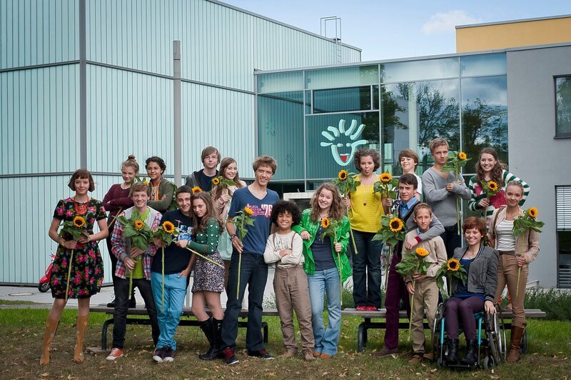 Der Cast der 16.Staffel „Schloss Einstein“. – Bild: MDR/​Anke Neugebauer