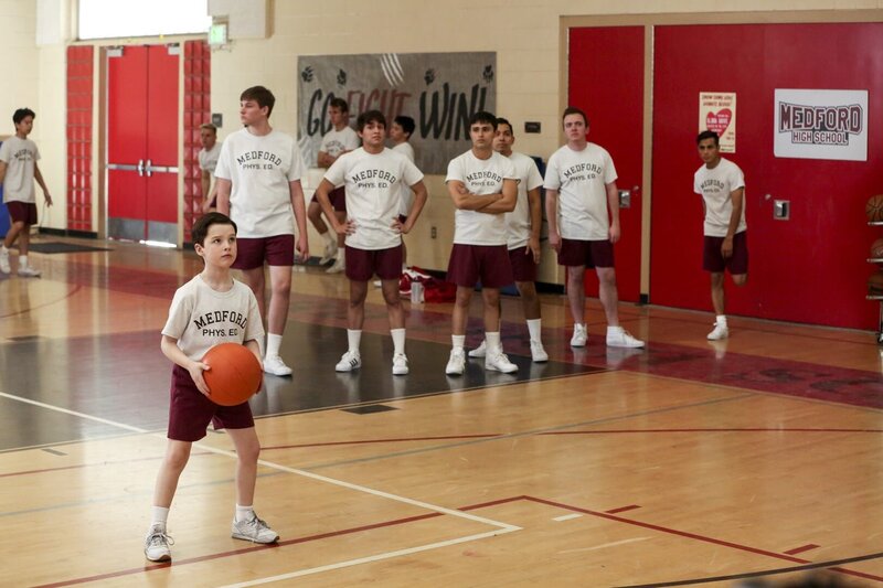 Nachdem Sheldon bei einer Wissenschaftsmesse nicht gewonnen hat, sucht er nach einer neuen Passion und versucht sich sogar im Sport … – Bild: Warner Bros. Television