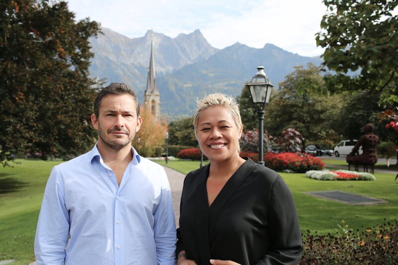 camera in the grounds of the Grand Resort Bad Ragaz, Switzerland. Giles Coren, Monica Galetti – Bild: SRF/​BBC