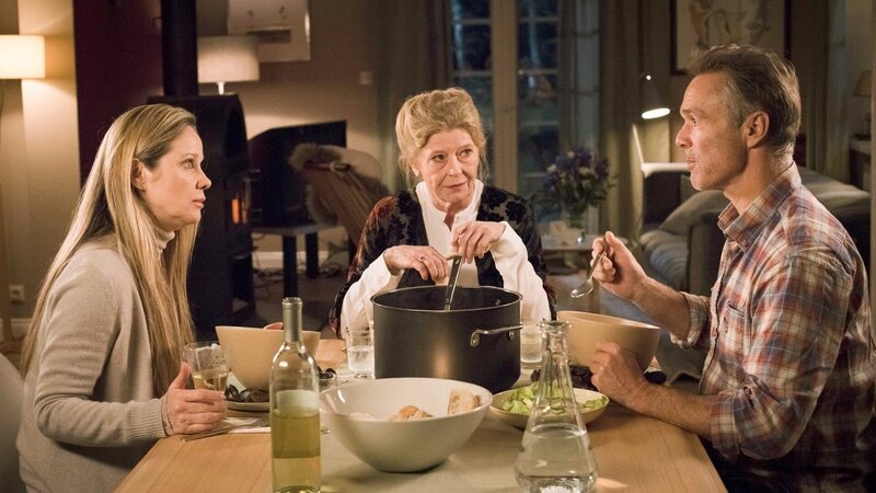 Ann-Kathrin Kramer (Katharina Johanson), Lisa Kreuzer (Martha Jendrysciak), Hannes Jaenicke (Hannes). – Bild: port.hu