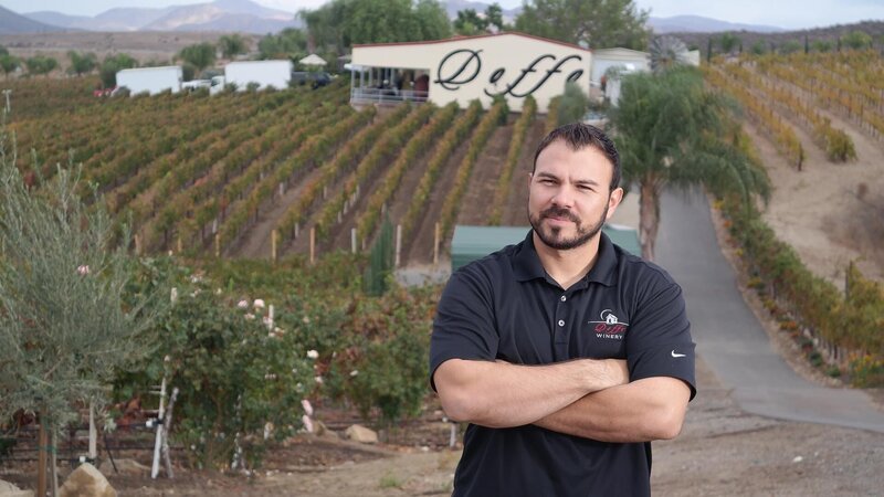 Doffo Winery owner, Damian, stands outside in front of his property in Temecula, California, as seen on Food Network’s Mystery Diners, Season 9. – Bild: Television Food Network, G.P.