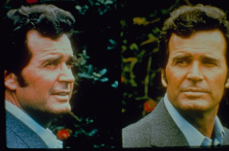 Nach fünf langen Jahren unschuldig in Haft beginnt James Scott ‚Jim‘ Rockford (James Garner) ein neues Leben als Privatdetektiv. Um seine schwierige finanzielle Situation in den Griff zu kriegen, nimmt er für wenig Geld auch die aussichtslosesten Fälle an und gerät so immer wieder in haarsträubende Situationen … – Bild: Universal City Studios LLLP. All Rights Reserved. Lizenzbild frei