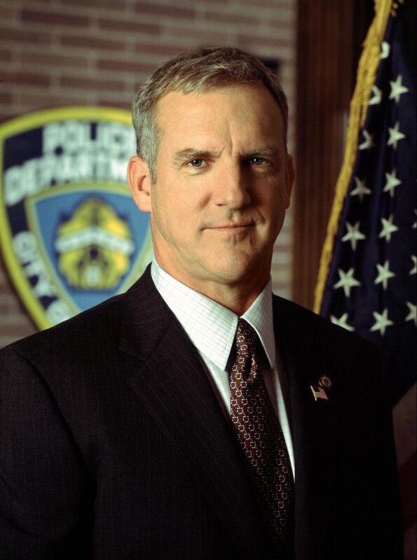 Captain James Deakins (Jamey Sheridan) – Bild: VOX Captain James Deakins (Jamey Sheridan) – Bild: VOX