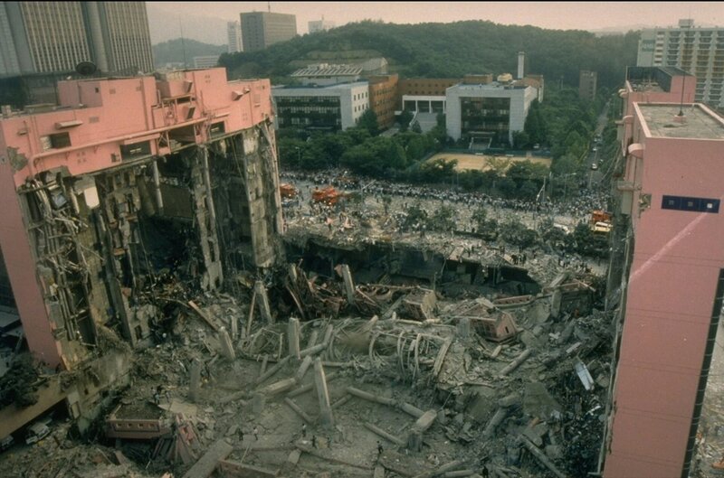 DEPARTMENT STORE COLLAPSES IN SEOUL. – Bild: Corbis