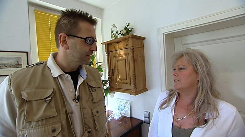 S05F21: Helga möchte ihre Sammlung verkaufen. Wird sie sich von ihren Schätzen trennen können? – Bild: RTLZWEI