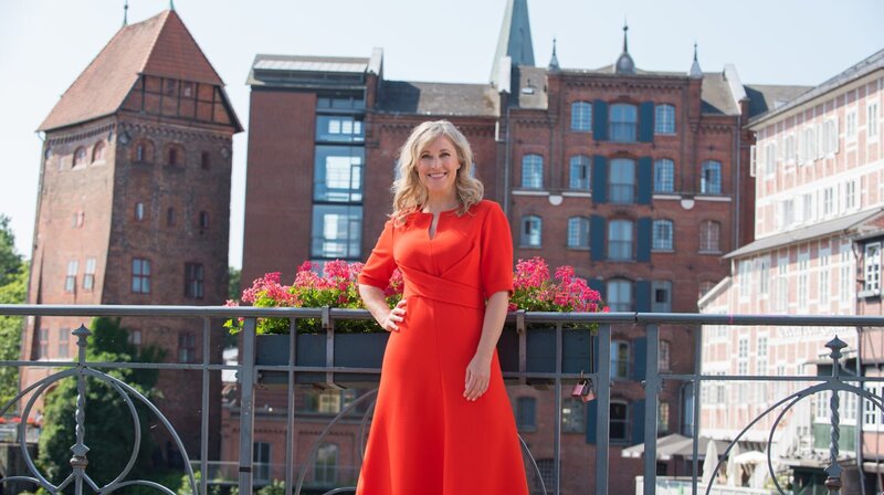 Nicole Ernst kämpft sich als neue Hauptdarstellerin „Katrin“ zurück – in ein neues Leben. Katrin wacht nach 7 Jahren im Koma auf und will sich ihr Leben zurückholen. – Bild: ARD/​Nicole Manthey /​ ARD-Programmdirektion