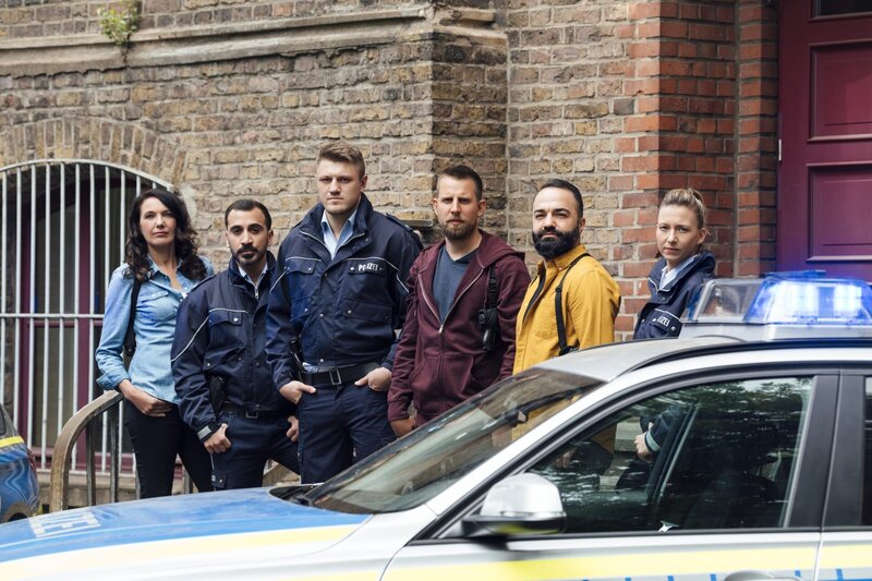 (v.l.n.r.) Sandra Fromme; Can Yildiz; Michael Smolik; Vincent Berger; Bora Aksu; Hannah Heldt – Bild: SAT.1 /​ Willi Weber