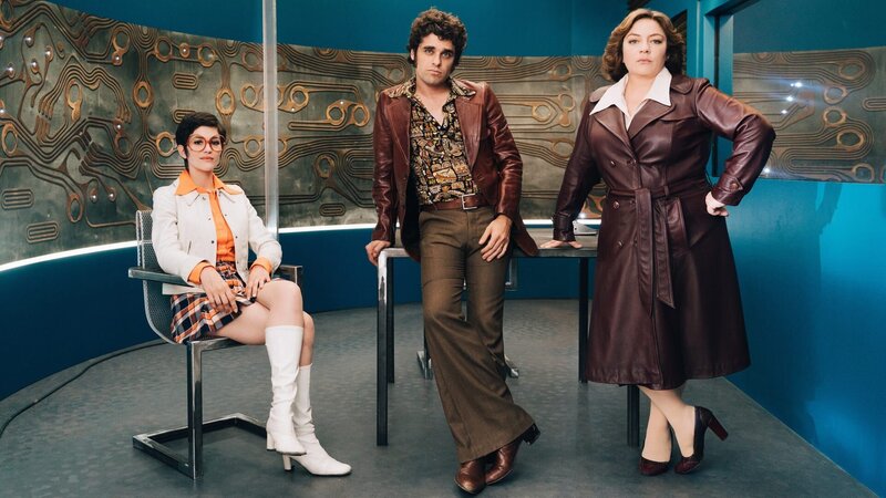 Rose Bellecour (Chloé Chaudoye), Max Beretta (Arthur Dupont) und Annie Gréco (Émilie Gavois-Kahn) – Bild: France Télévisions – ESCAZAL FILMS