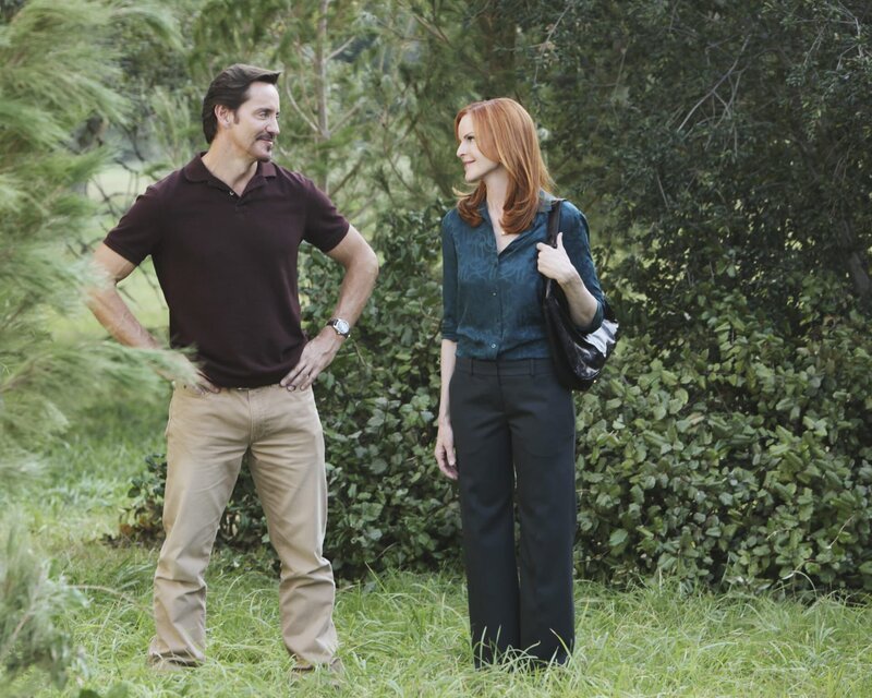 Bens (Charles Mesure, l.) Plan bringt Bree (Marcia Cross, r.) und ihre Freundinnen in eine missliche Lage … – Bild: 2011 American Broadcasting Companies, Inc. All rights reserved./​ Danny Feld /​ Danny Feld Lizenzbild frei
