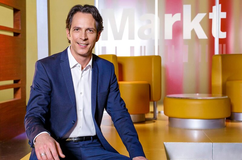 Jo Hiller – Moderator des NDR Wirtschafts- und Verbrauchermagazins Markt – Bild: NDR/​Christian Spielmann /​ NDR Presse und Information