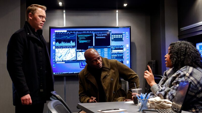 L-R: Donald Ressler (Diego Klattenhoff), Dembe Zuma (Hisham Tawfiq), Francine (Makia Martin) – Bild: AXN Black