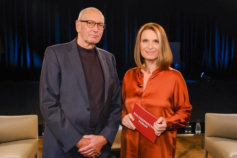 Konrad Paul Liessmann, Barbara Stöckl. – Bild: ORF/​Günther Pichlkostner