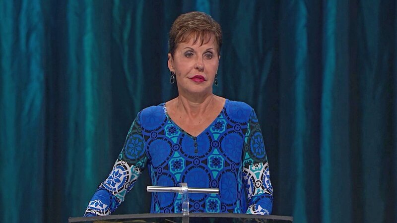 Joyce Meyer bei der Predigt – Bild: Bibel TV