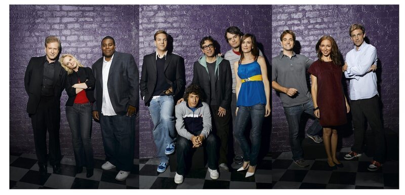 (32. Staffel) – (v.l.n.r.) Darrell Hammon, Amy Poehler, Kenan Thompson, Jason Sudeikis, Andy Samberg, Fred Armisen, Bill Hader, Kristen Wiig, Will Forte, Maya Rudolph und Seth Myers … – Bild: NBC Productions