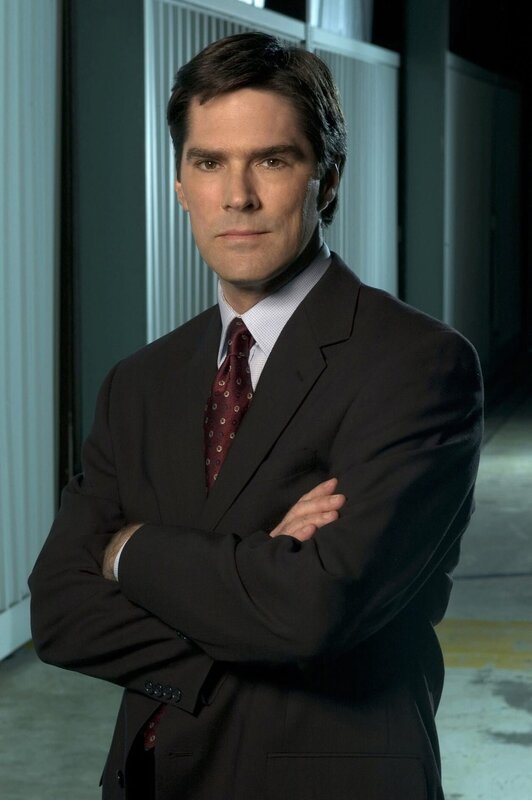 (1. Staffel) – Der frisch gebackene Familienvater Aaron Hotchner (Thomas Gibson) unterstützt sein Team so gut er kann … – Bild: NBC Universal