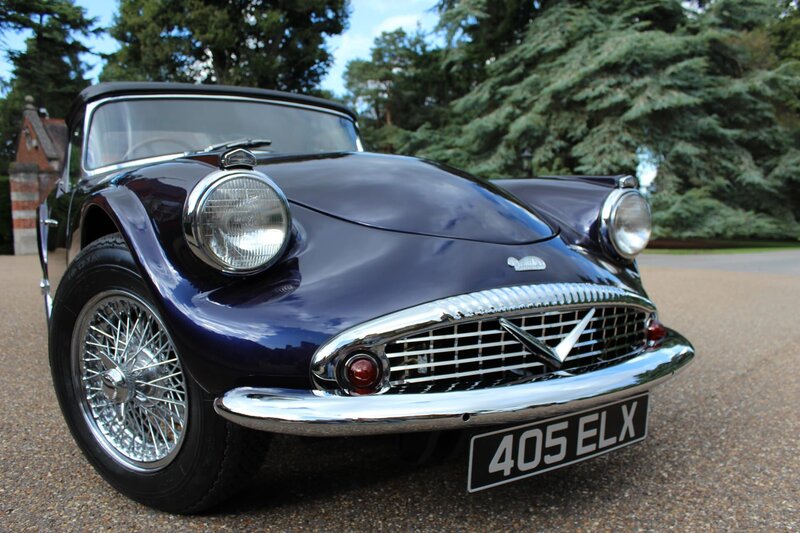 Verstaubt, verrostet, vernachlässigt – manch ein Oldtimer fristet in dunklen Garagen ein tristes und nutzloses Dasein – bis Fuzz Townshend und Tim Shaw kommen … – Bild: The National Geographic Channel